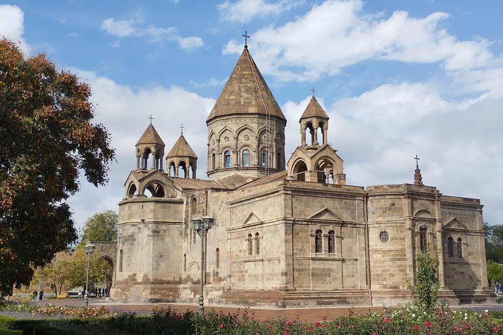 Monastère - Vue de la cathédrale Sainte-Etchmiadzin