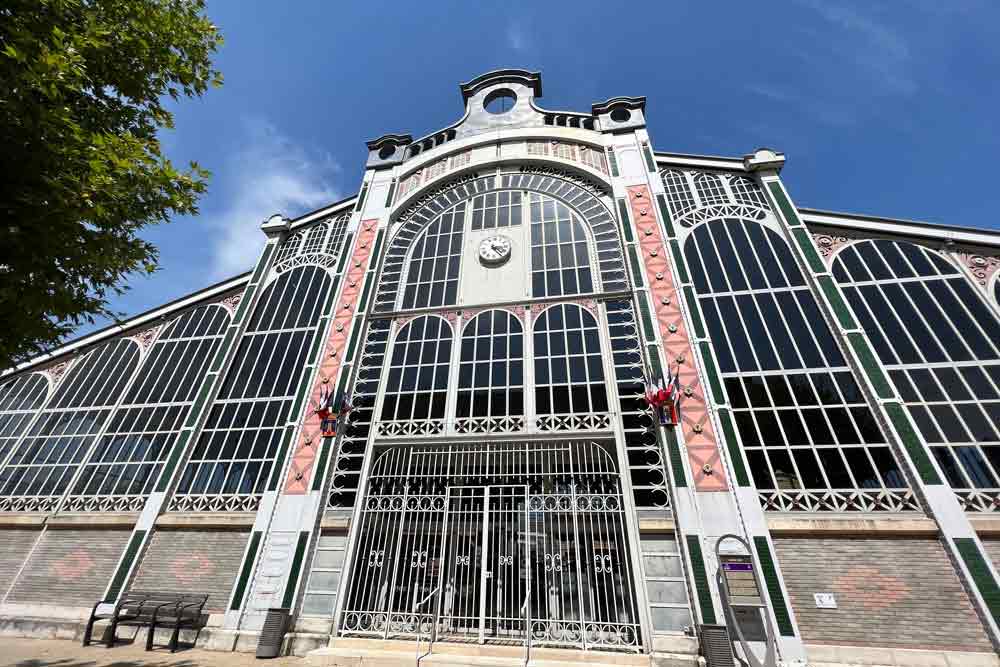 Le marché Fréry et son architecture 1900, riche, notamment, en spécialités fromagères