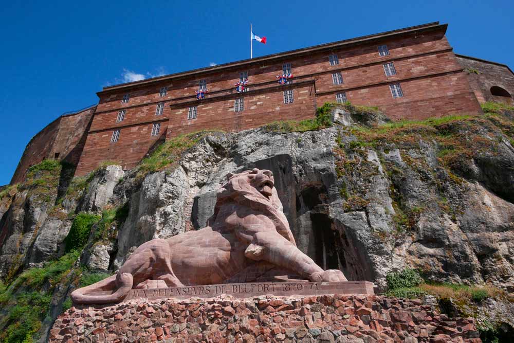 Le Lion monumental en grès rose d’Auguste Bartholdi