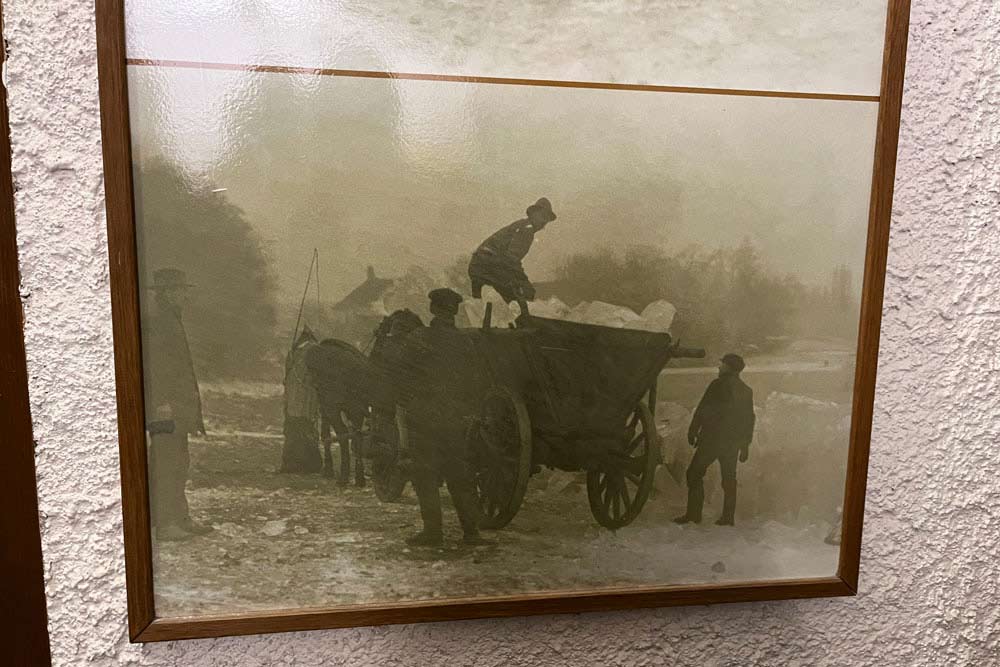 Pilsen - Glace recueillie au lac et transportée dans les souterrains pour refroidir la bière (photo ancienne)