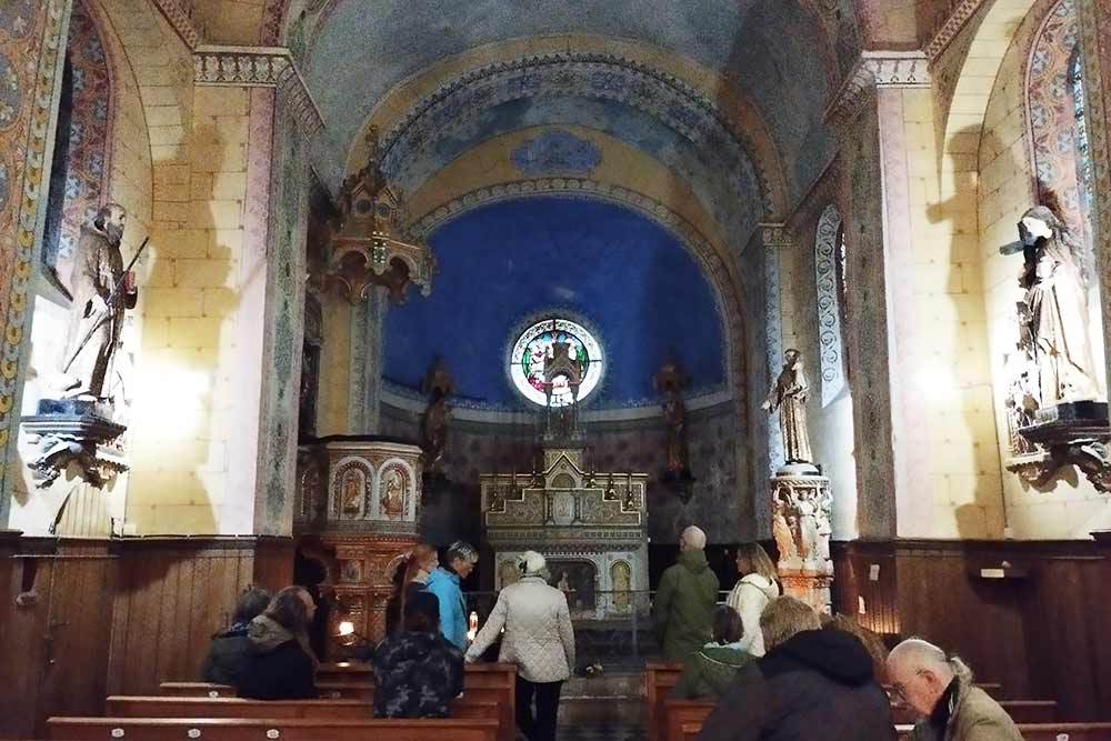 Rennes-le-Château - Au fond de l’église, à droite, se trouve une statue de saint Antoine de Padoue