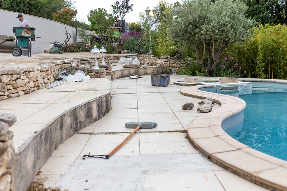 Une piscine qui avait besoin d'un coup de jeune.