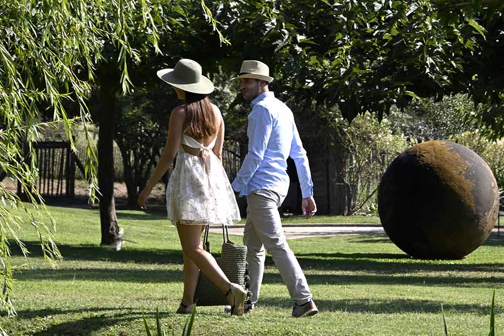 Des clients qui profitent de ce lieu enchanteur.