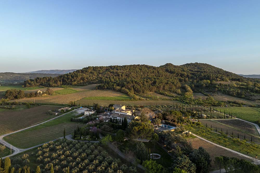Le Domaine des Andéols - réinvente l’hôtellerie en mêlant luxe et authenticité.