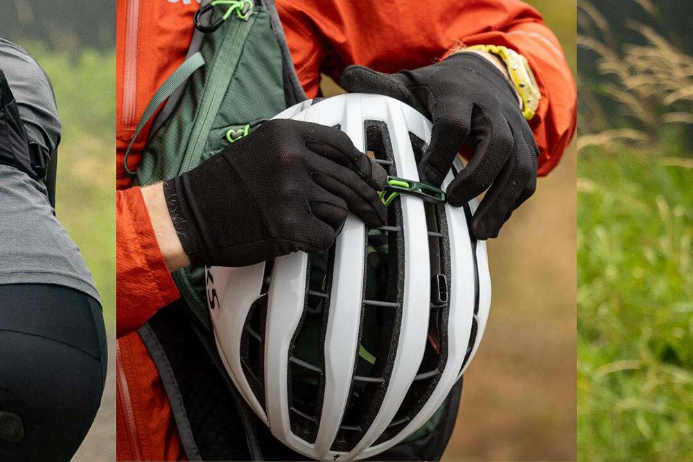 Même le casque peut être attaché.