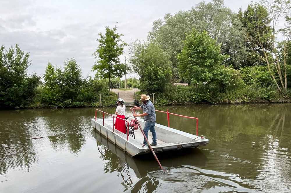 Traversée de la Lys en bac, à Afsnee