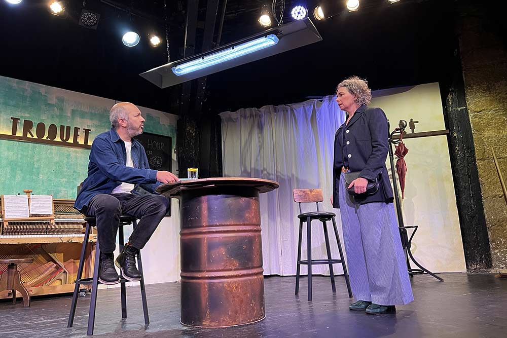 Corinne et Marc font connaissance.