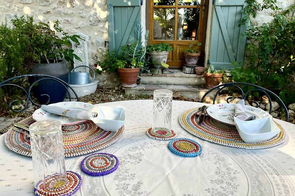 La table du petit déjeuner n'attend plus que vous.