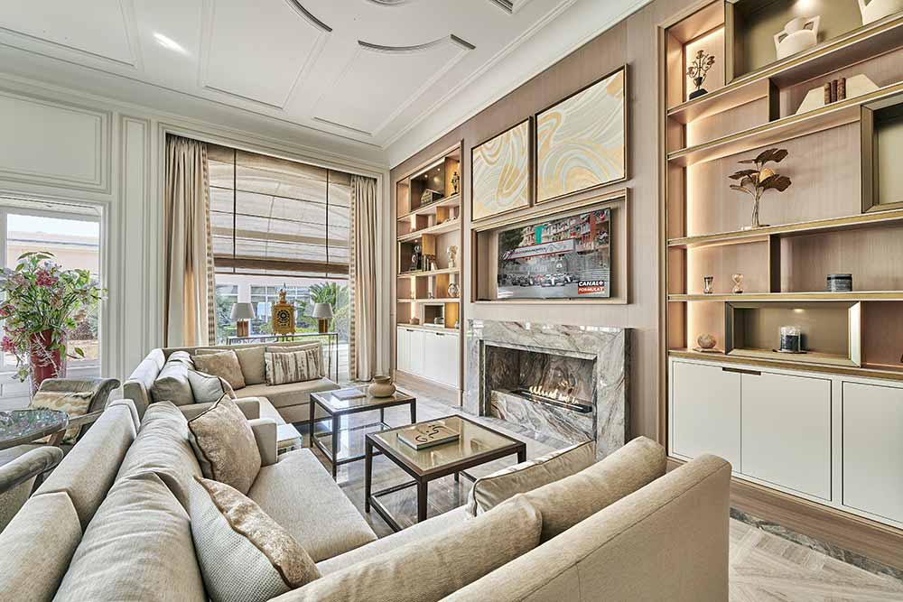 Réserve de Beaulieu - Le salon rose et son coin cheminée.