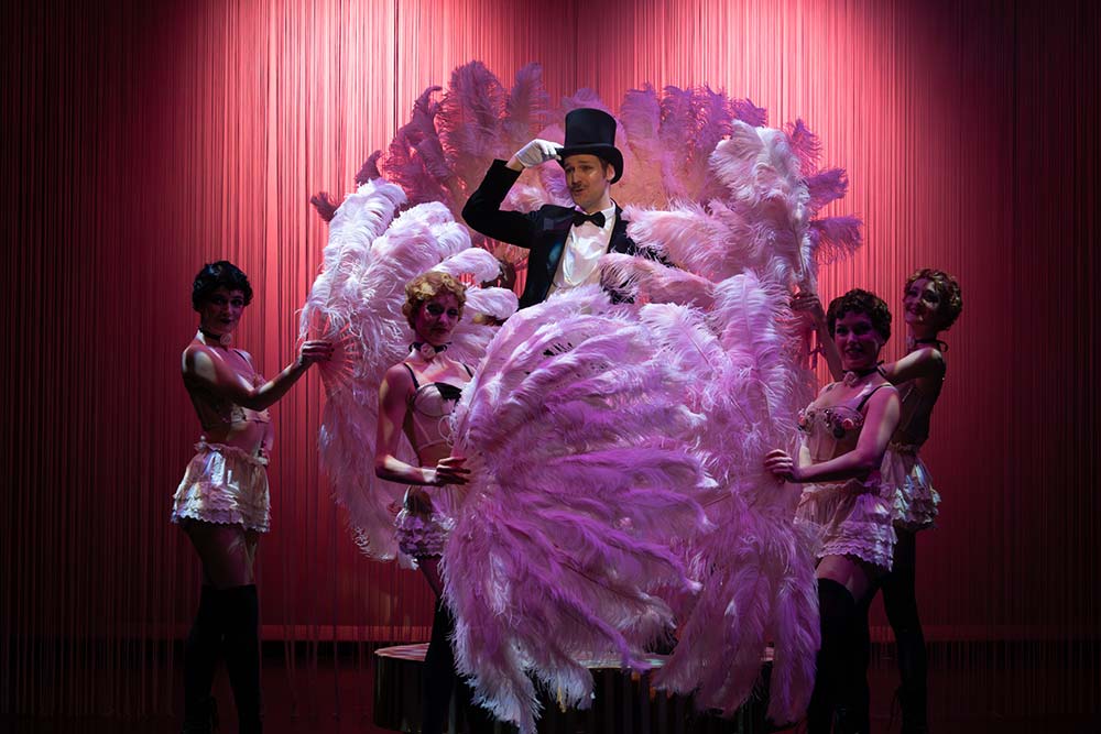 Victor Lustig - le plus grand arnaqueur du XXème siècle.