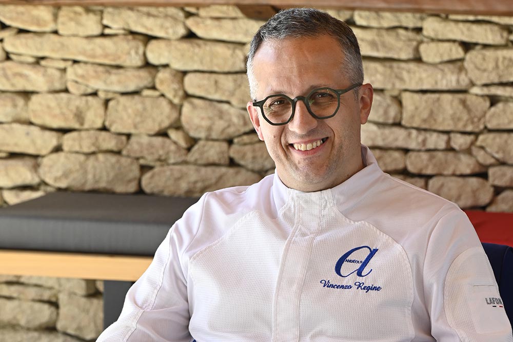 Vincenzo Regine défend une gastronomie sincère, ancrée dans la nature et le partage.