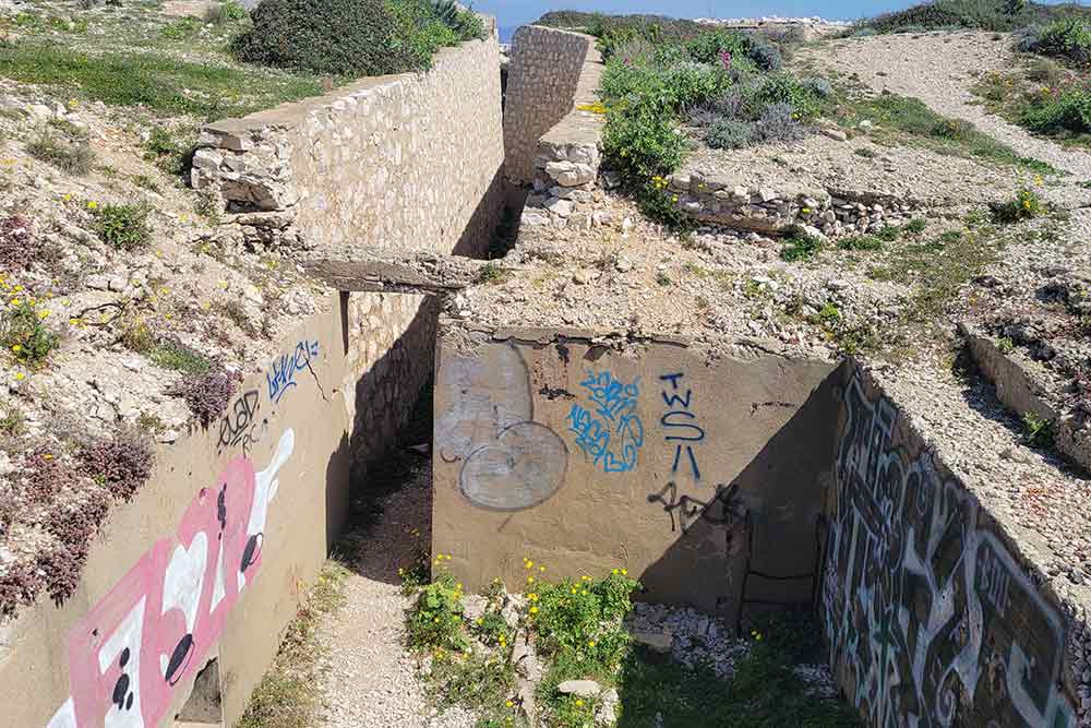Frioul - Une des tranchées reliant les fortifications allemandes entre elles.