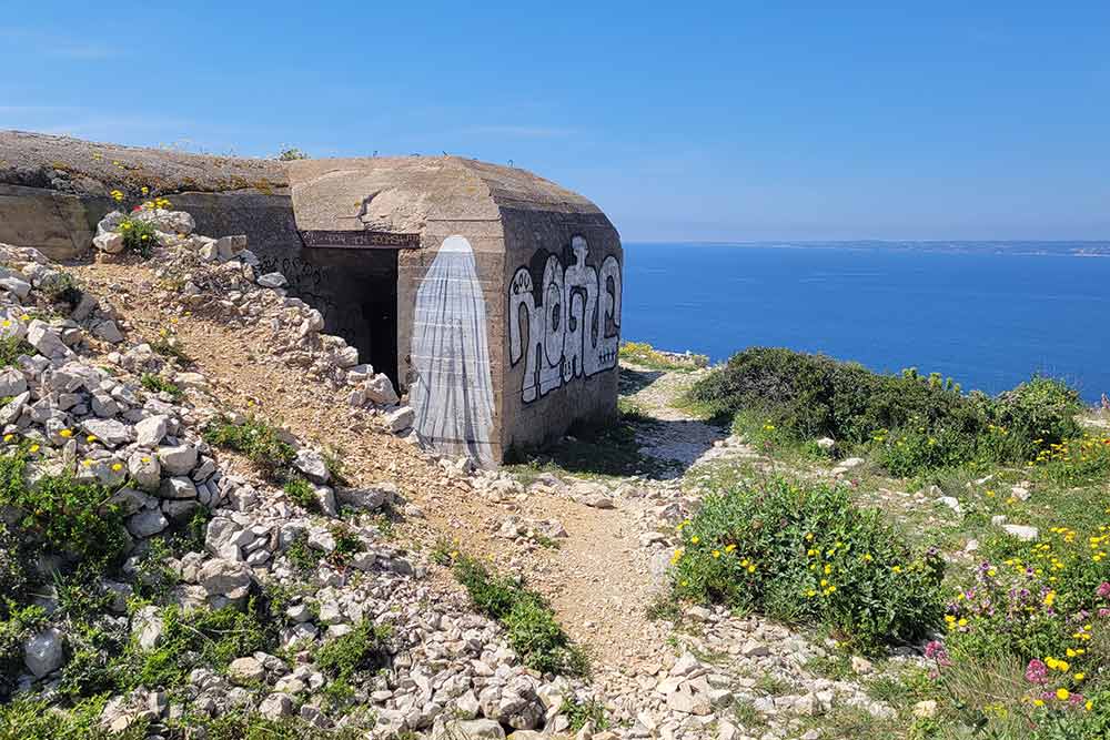 Le Frioul demeure un musée à ciel ouvert de cette mémoire militaire.