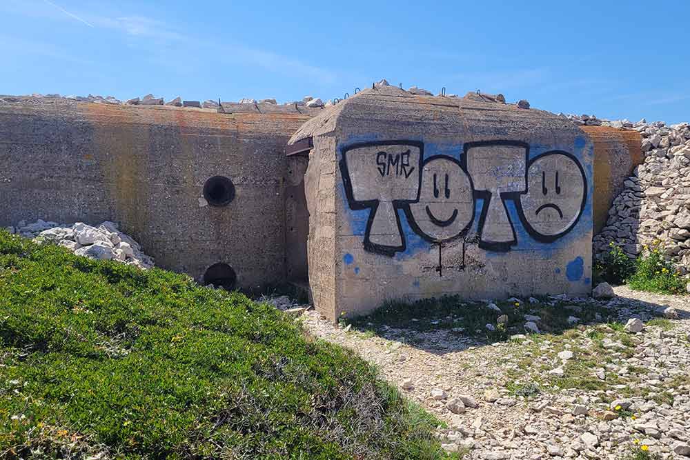 Frioul - Un blockhaus encore très solide malgré le temps et l’érosion.