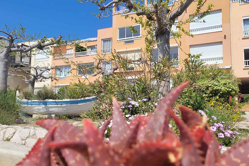 Le village du Frioul fait partie du septième arrondissement de Marseille.