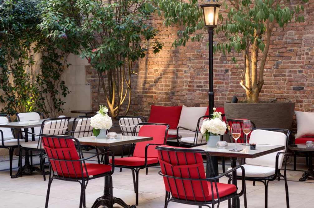 Une terrasse qui invite à la détente.