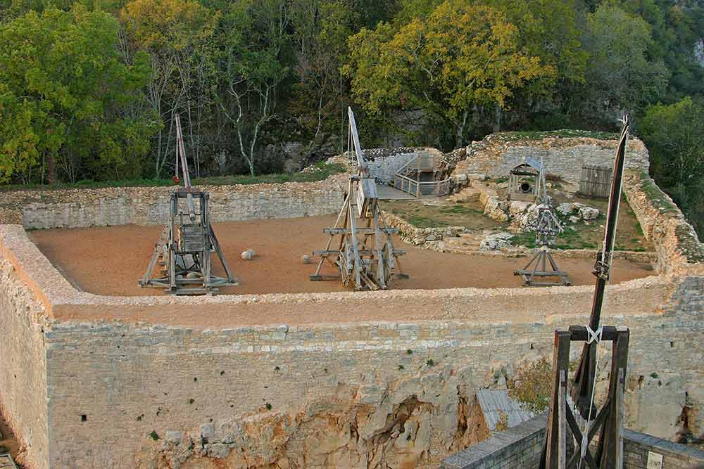 Château de Castelnaud - Des puissantes machines à contrepoids aux veuglaires et ribaudequins de la fin du Moyen Âge,