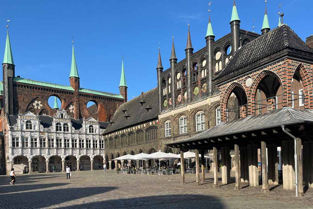 La grand-place et son hôtel de ville (Lübeck)