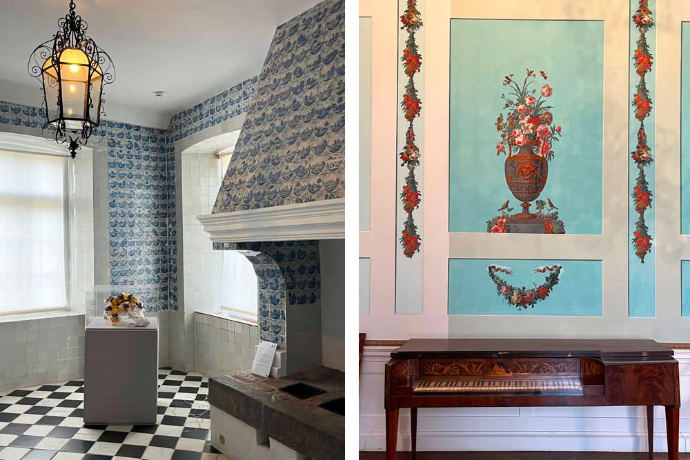 La cuisine d’étage et ses 2000 carreaux de Delft. A droite, instrument ancien devant un papier peint
