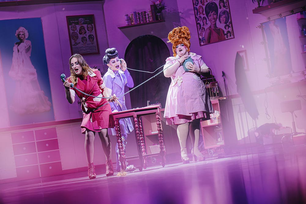 Une comédie musicale loufoque et passionnante.