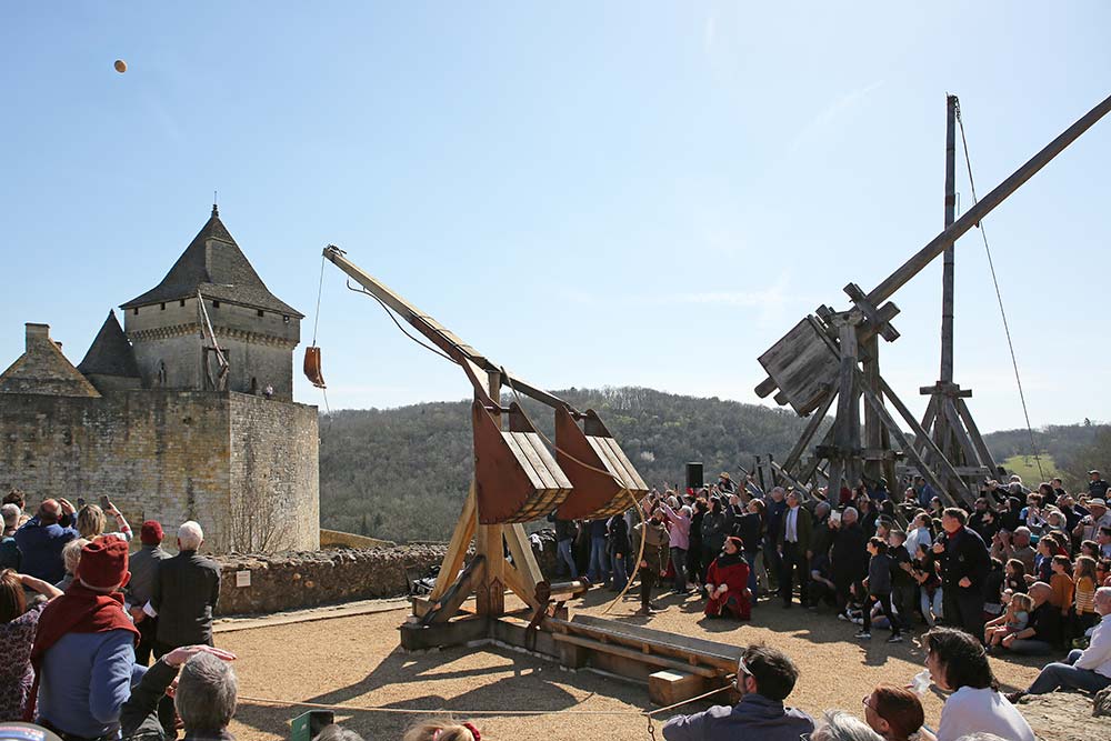 Château de Castelnaud - Des puissantes machines à contrepoids aux veuglaires et ribaudequins de la fin du Moyen Âge,
