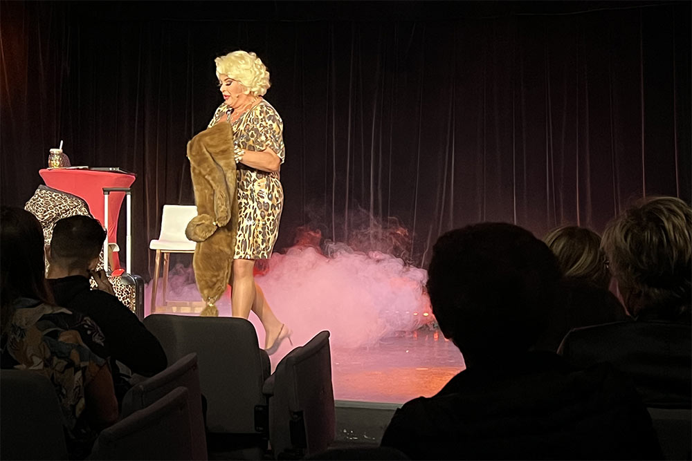 Zize - une arrivée en fanfare.