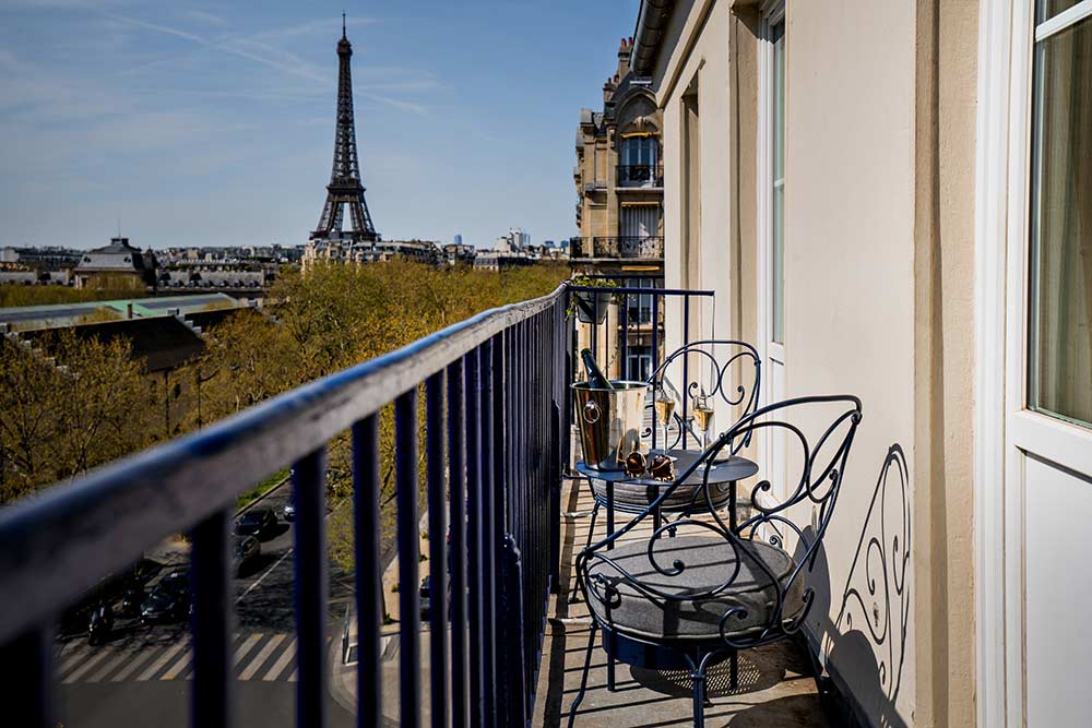 Une vue imprenable sur la Tour Eiffel.