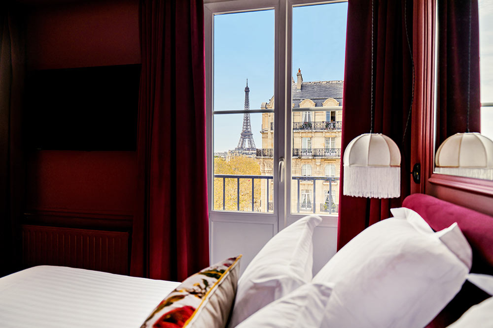 Hôtel Duquesne Eiffel - chambre supérieure Bordeaux avec vue sur la Tour Eiffel.