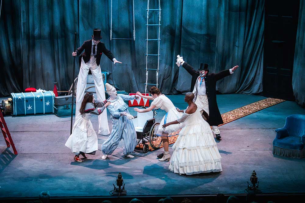 Le Roi se Meurt - des situations comiques.