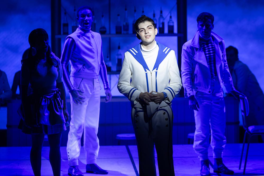 Les Demoiselle de Rochefort - Maxence, marin, peintre et poète.