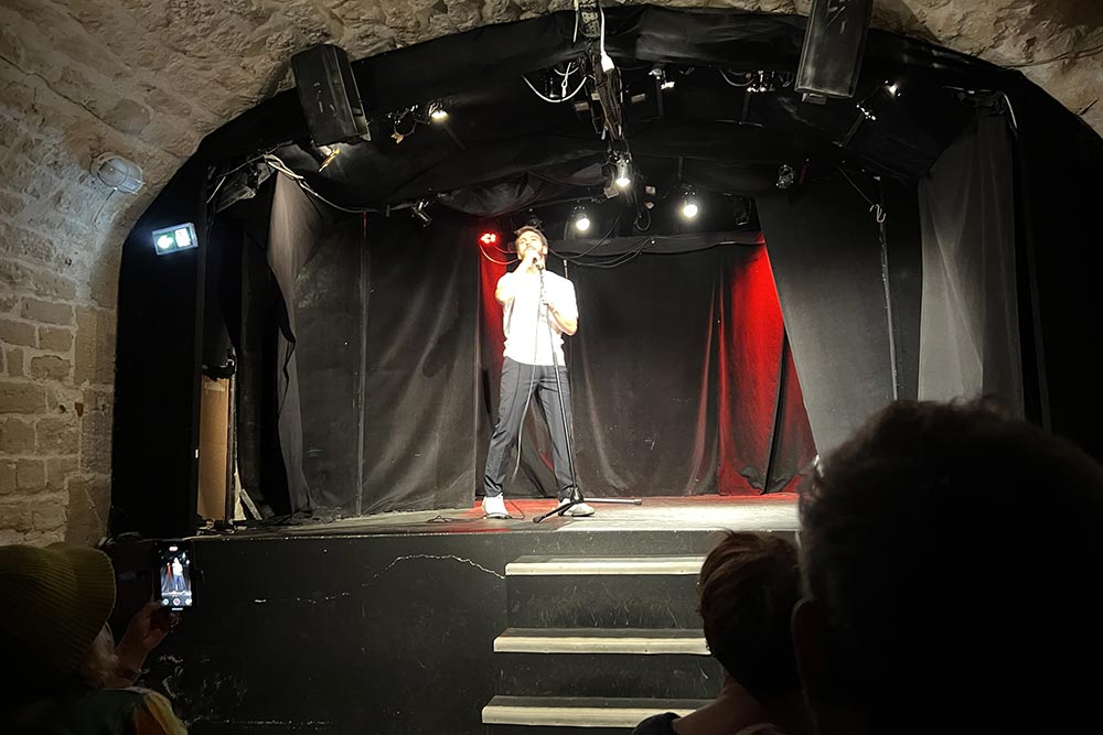 Manuel de Survie - Un spectacle humoristique pour dédramatiser les problèmes du quotidien.