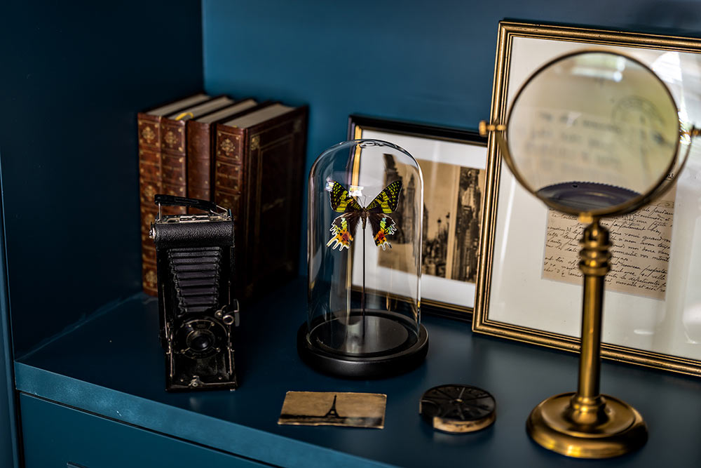 Hôtel Duquesne Eiffel - Des objets chinés au fil du temps.