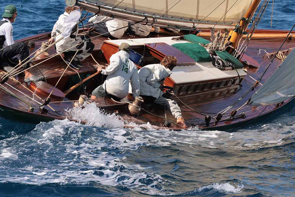 Les manœuvres requiert un sacré savoir faire.