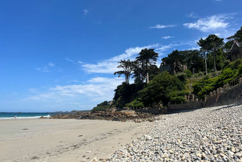 Une extrémité de la plage de Trestaou.
