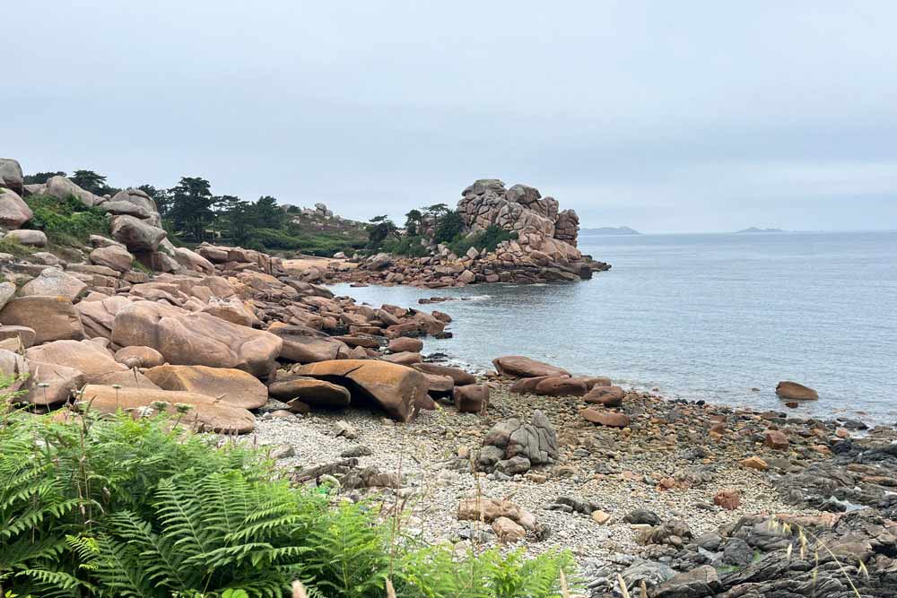 Roz Marine - Crique sur le Chemin des Douaniers.