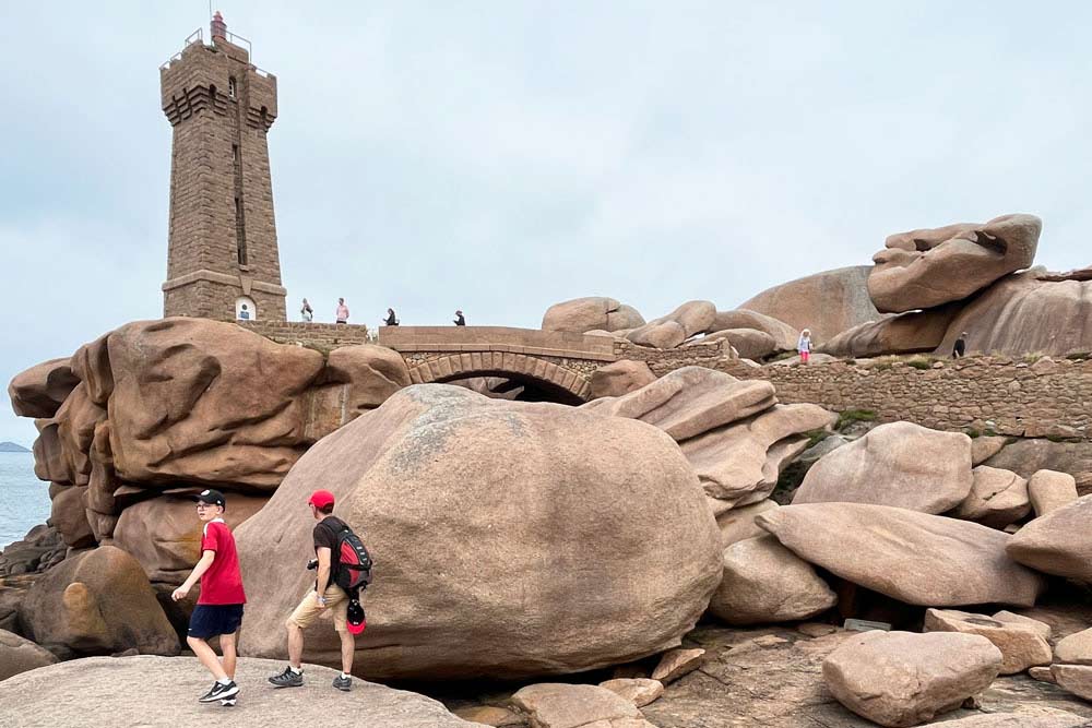 Roz Marine - Le phare Min Ruz (Chemin des Douaniers).