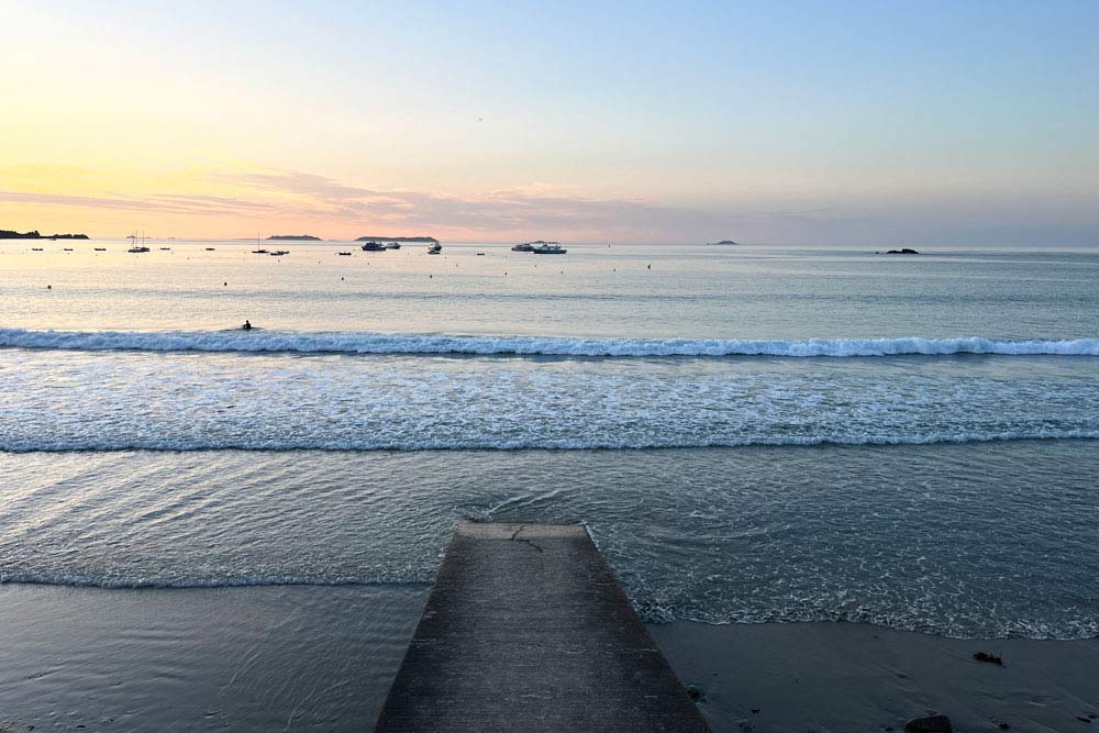 Roz Marine - Soleil couchant sur la plage de Perros-Guirec.