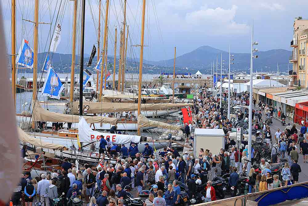 Saint-Tropez - Une foule immense à Saint-Tropez.