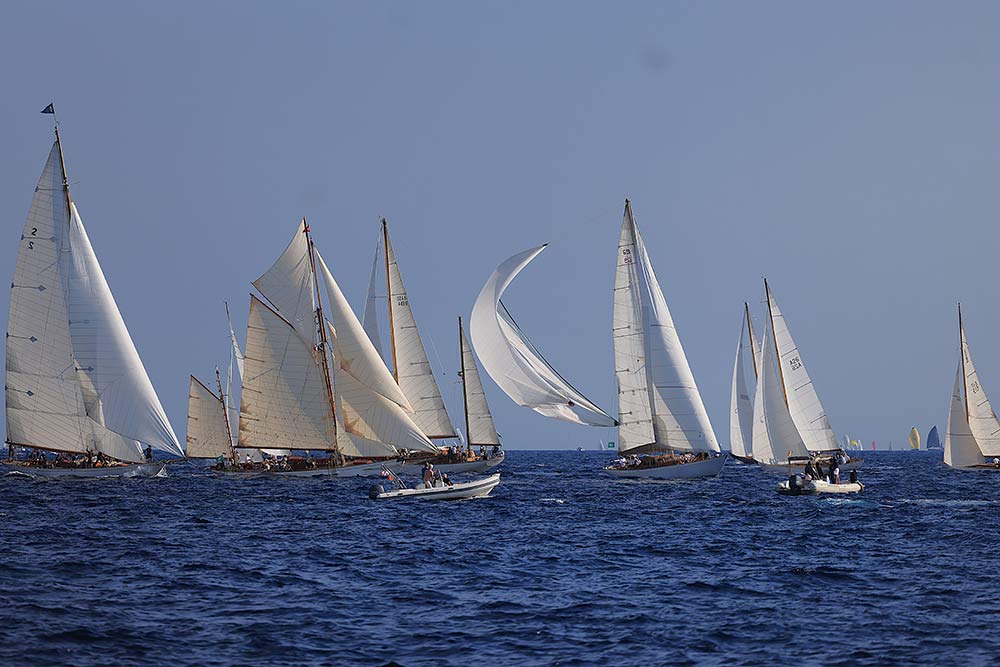 Saint-Tropez - Le vent souffle fort.
