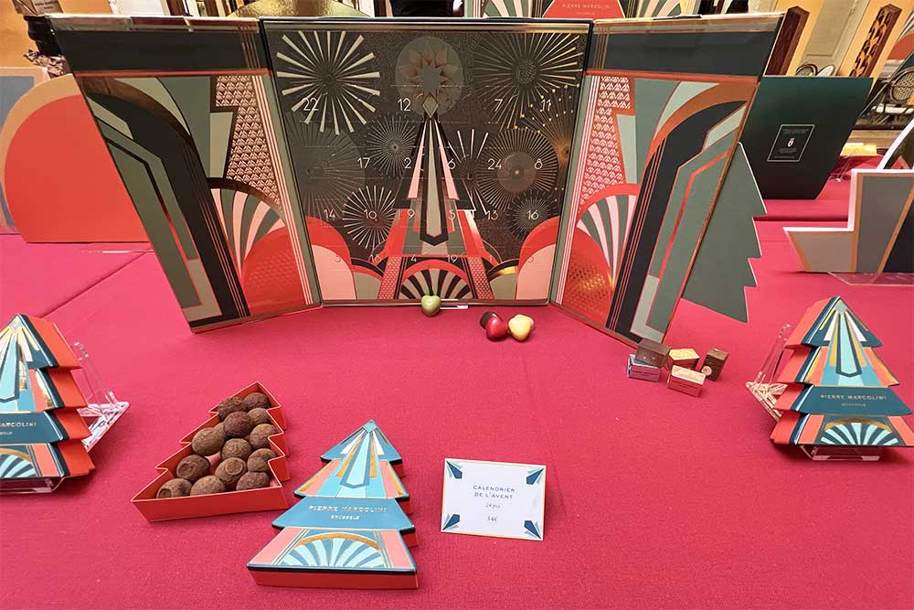 Collection Noël - Un frisson de curiosité face à ces succulentes gourmandises.