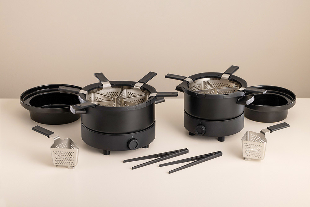 Deux tailles pour Fondussimo : la base électrique, le poêlon, 6 ou 4 paniers et les pinces. 