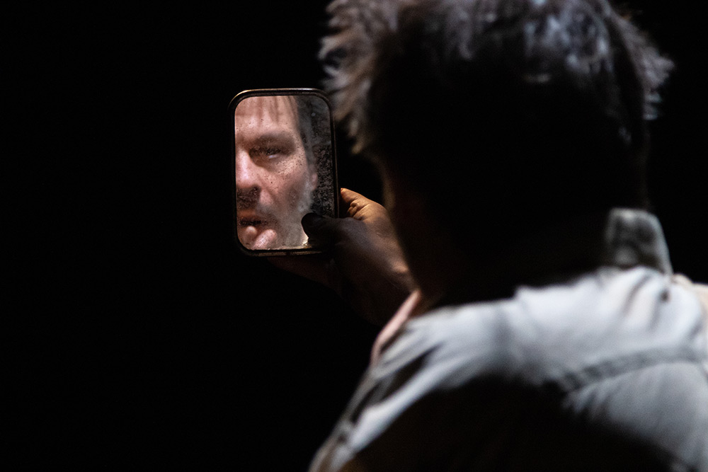 Une pièce qui vous prend aux tripes.