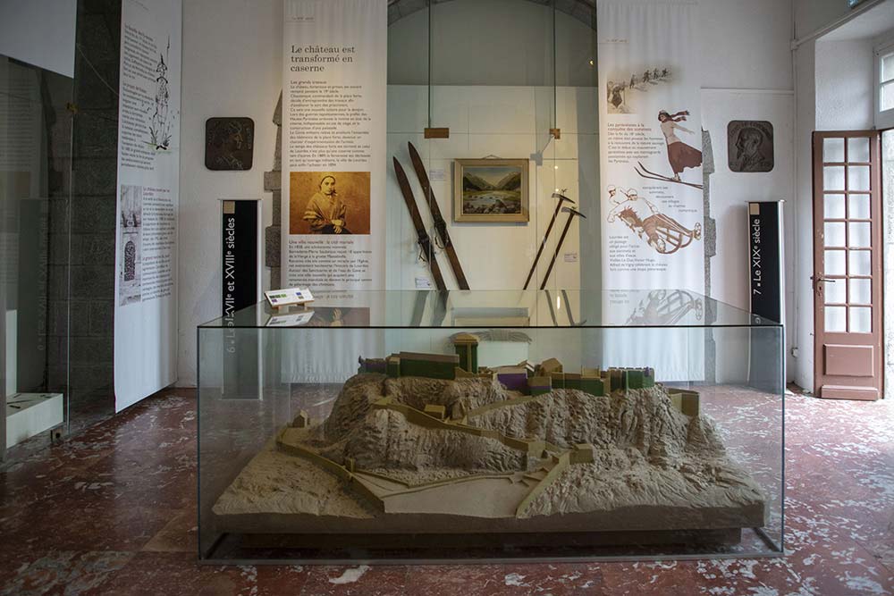  Le Musée pyrénéen, mémoire des montagnes, abrite la plus vaste collection consacrée à la vie et aux traditions pyrénéennes.