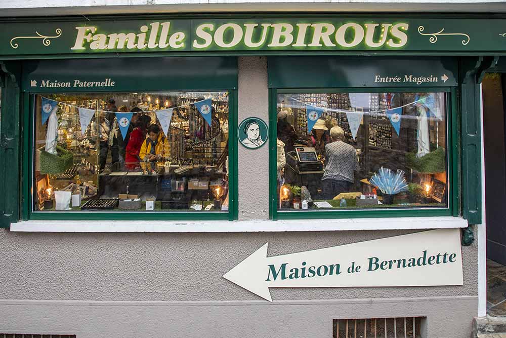 Lourdes - Elle est devenue une boutique de souvenirs.