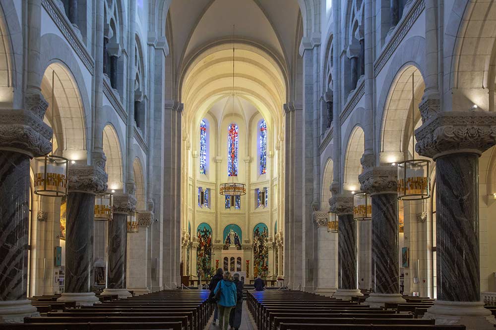 Lourdes - L’intérieur de l’église du Sacré-Cœur.