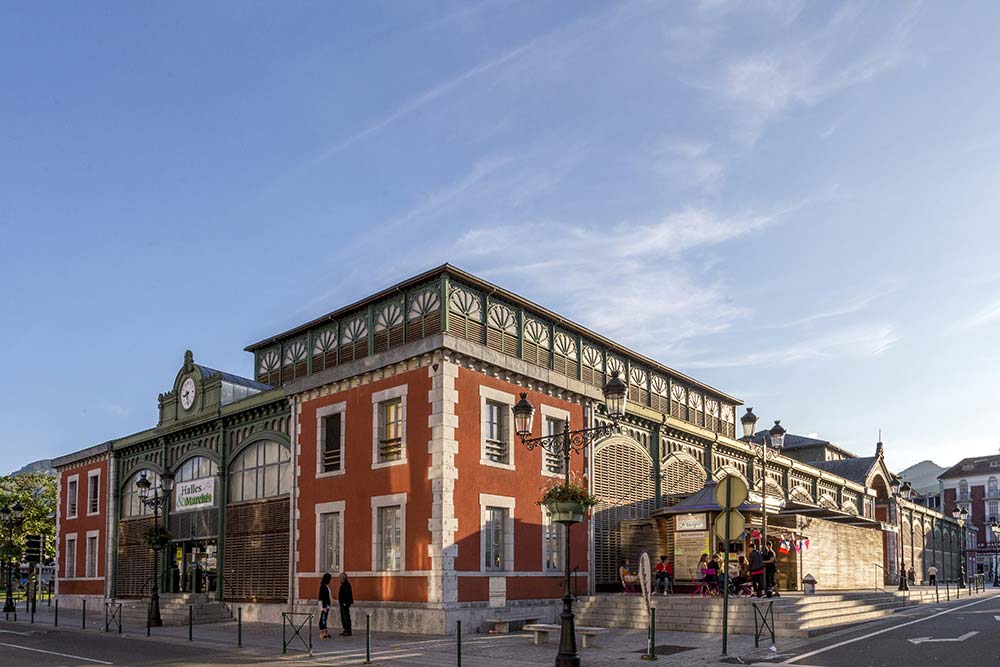 Lourdes - Les Halles de Lourdes ont été rénovées dans l’esprit de Baltard. © P. Vincent, OT Lourdes