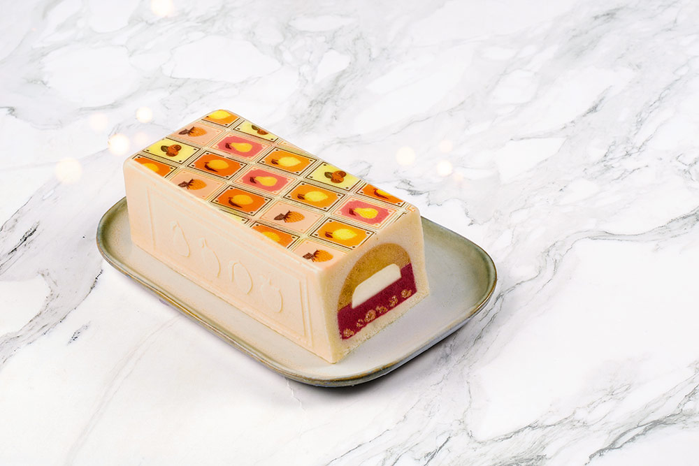 Quatre sorbets plein fruit (poire, mangue, fruits rouges,citron) se marient à un biscuit crumble vegan et à un coulis de fruits.