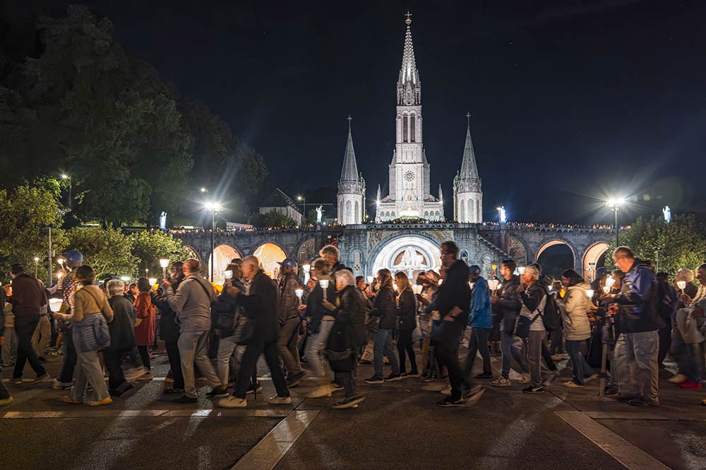 Une marche silencieuse ou en chants, où chacun avance avec ses intentions, ses joies, ses doutes, ses espérances.