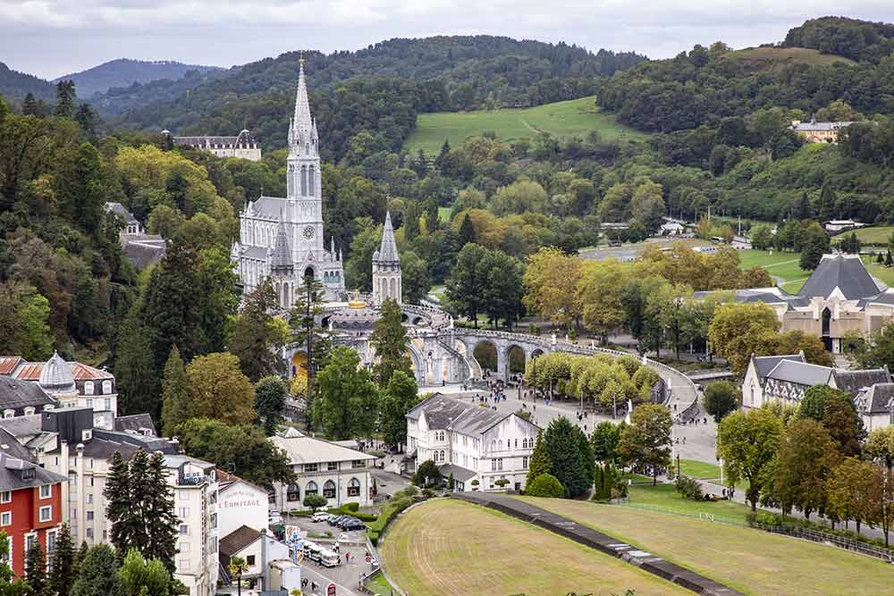 Sanctuaire - Notre-Dame de Lourdes, vu du Château.