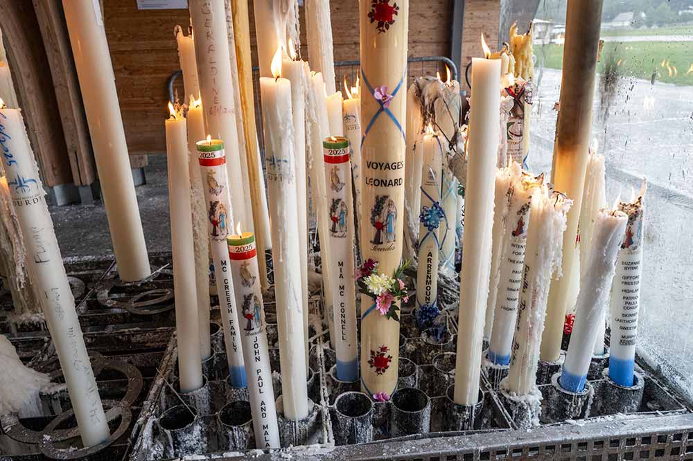 Sanctuaire - On y trouve des cierges de toutes tailles et même personnalisés.